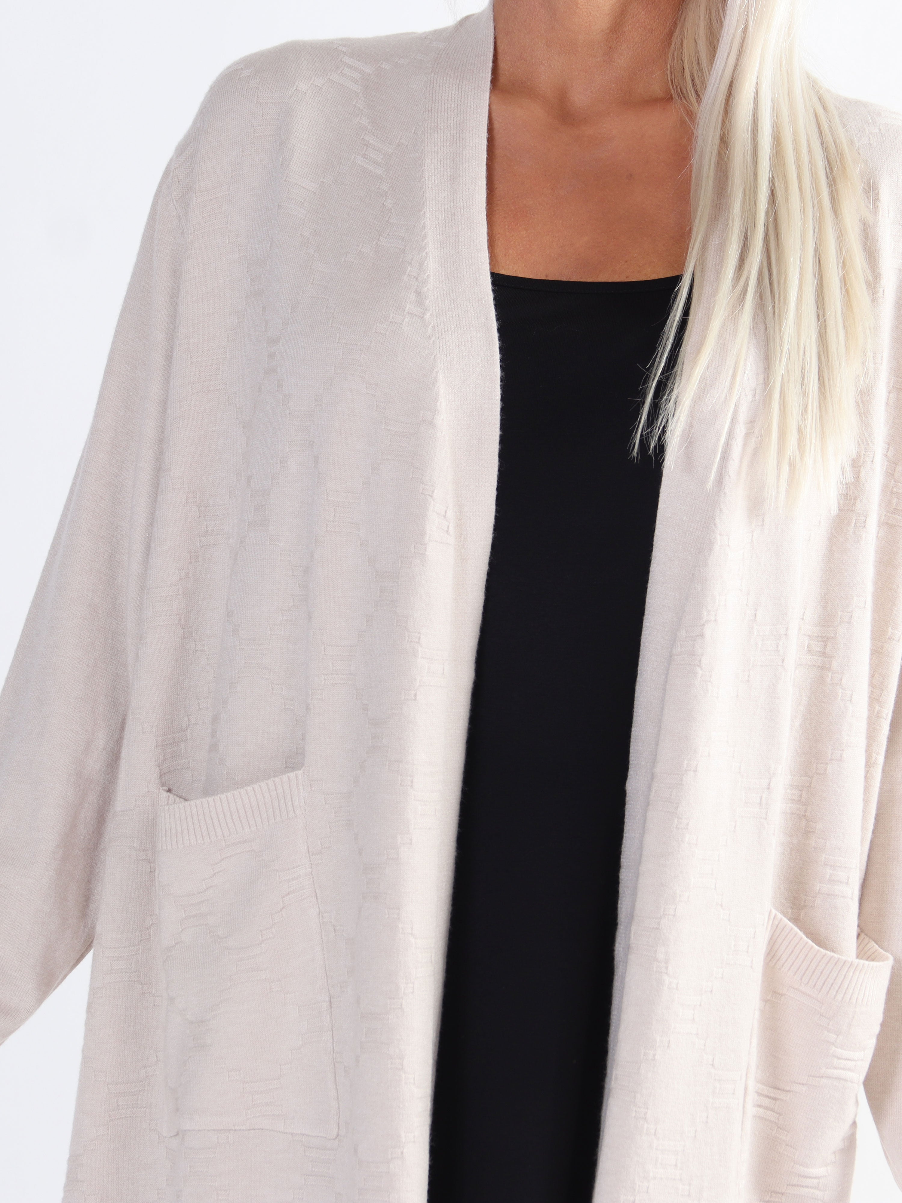 Agnesa - Lang plus size strikcardigan med lommer
